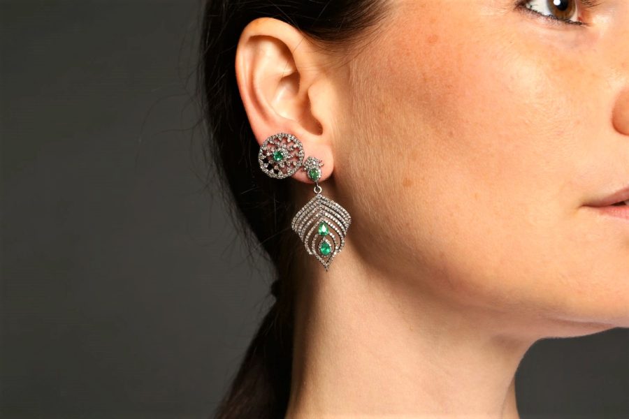 Classic Simple Emerald & Diamond Stud Earrings - Image 3