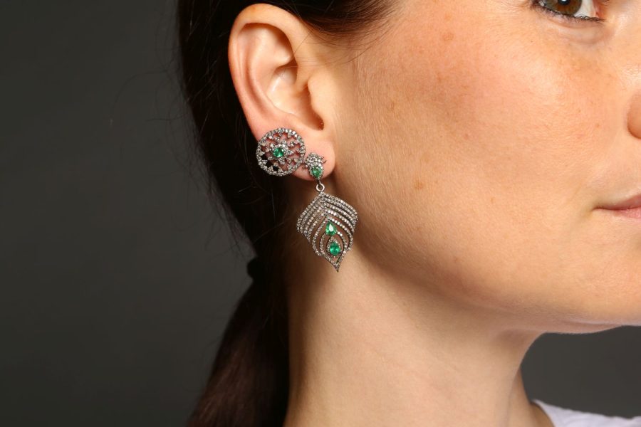 Classic Simple Emerald & Diamond Stud Earrings - Image 5