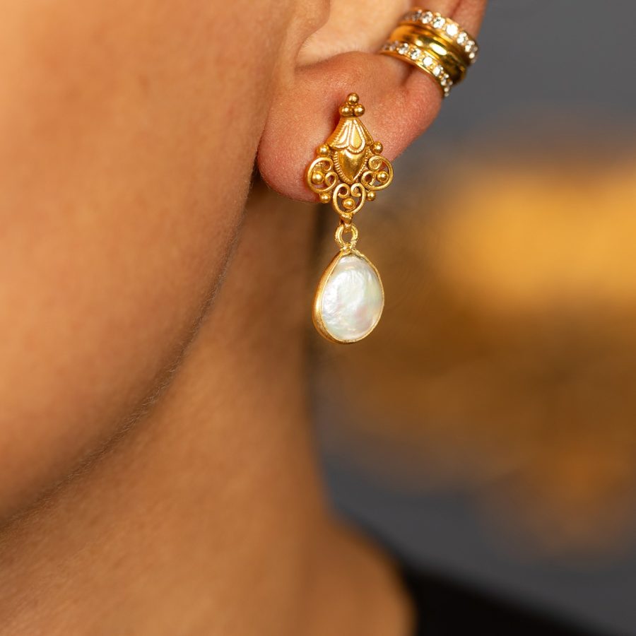 Simple Heritage Detailed Baroque Pearl Drop Earrings