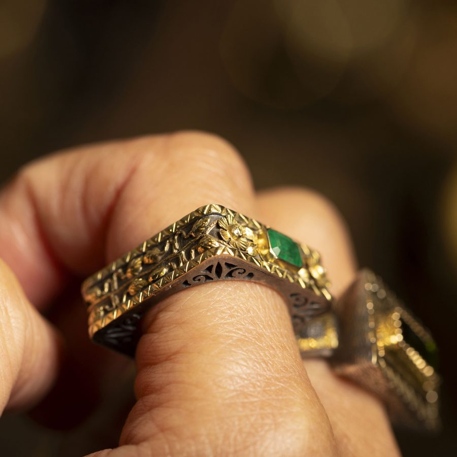 18kt Gold & Silver Heirloom Square Emerald & Diamond Ring - Image 4