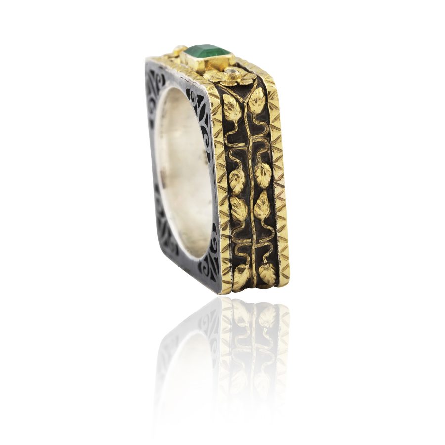 18kt Gold & Silver Heirloom Square Emerald & Diamond Ring - Image 3