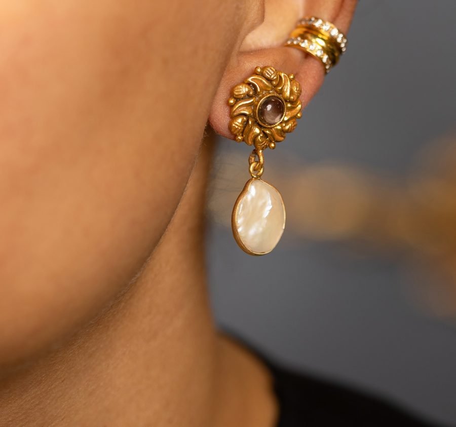 Heritage Quartz Baroque Pearl Drop Earrings - Image 2