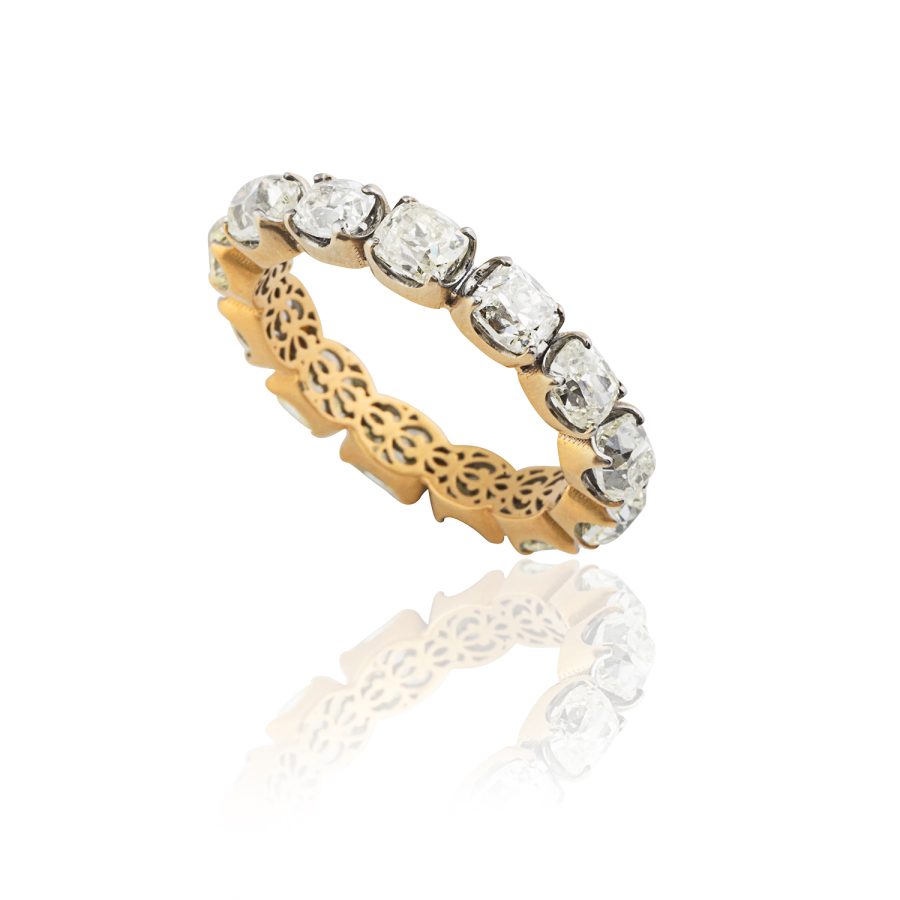 Classic Heirloom 18kt Gold & Diamond Ring Band