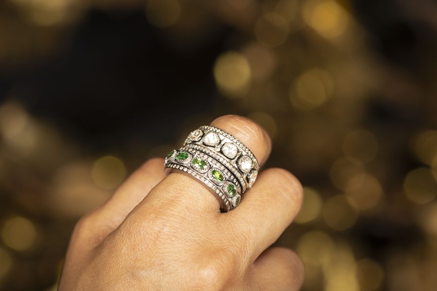 Classic 15th Century Green Garnet & Diamond Ring Band - Image 3