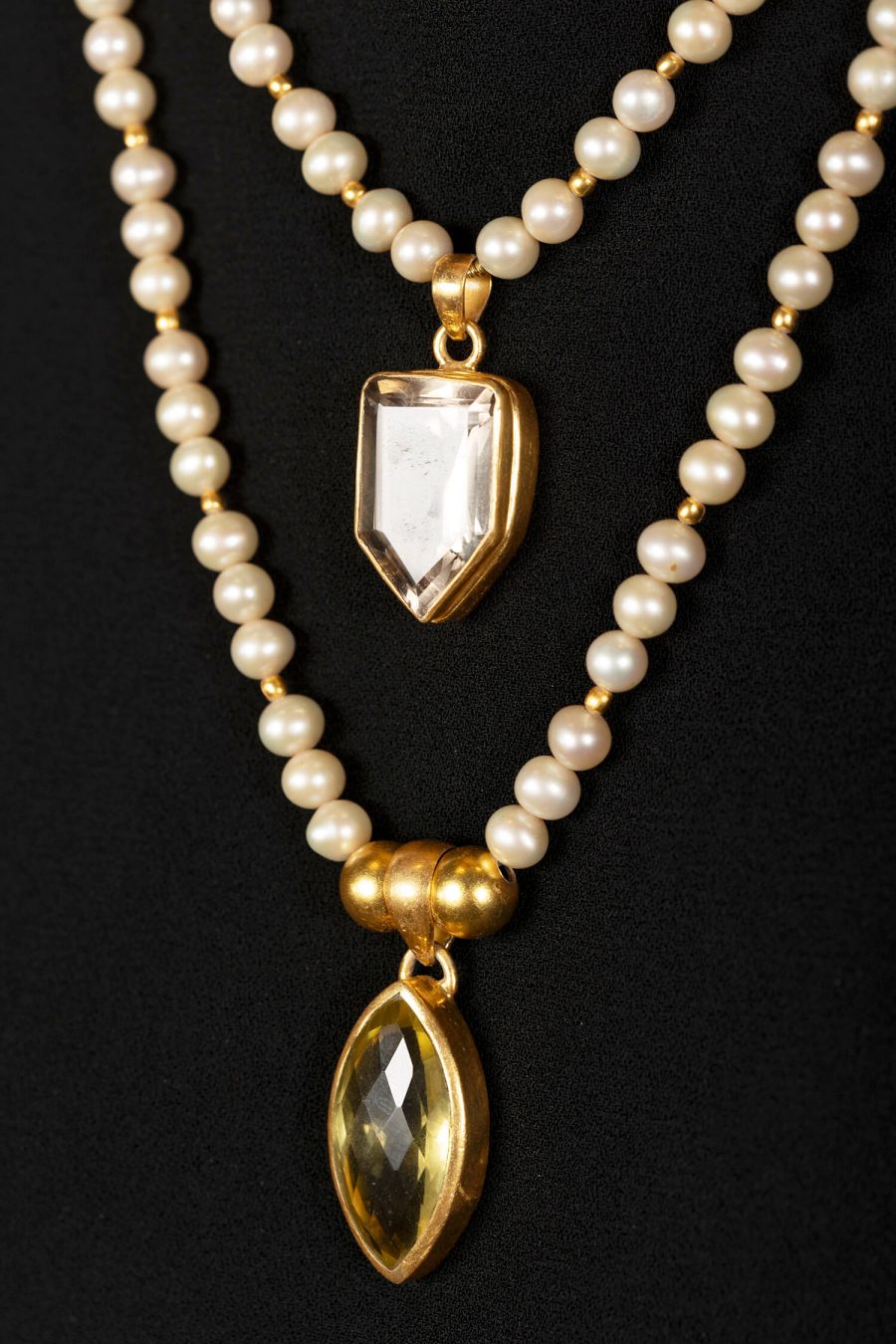Heritage Topaz & Pearl Necklace - Image 3